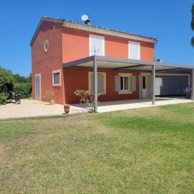 Pergola_bioclimatique_2_modules__3_ Pergola devant une maison orange